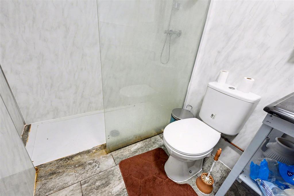 Flat Shower Room (1).jpeg
