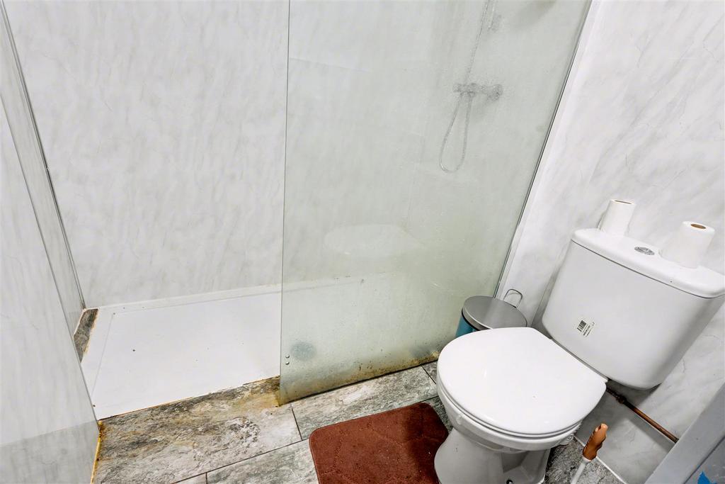Flat Shower Room (2).jpeg