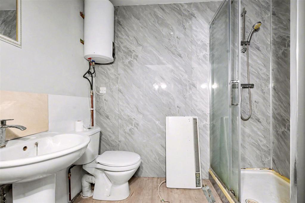 Bed 6 Ensuite.jpeg