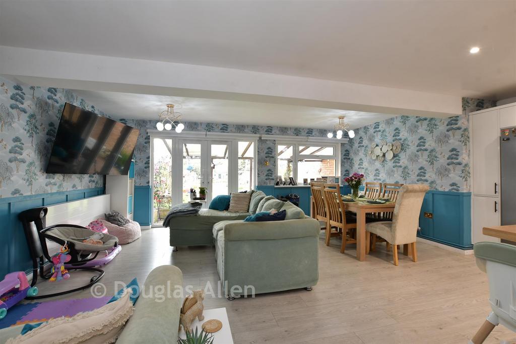Lounge/Kitchen /Dining Room