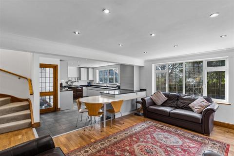 5 bedroom detached house for sale, 14 Beech Avenue, Olney
