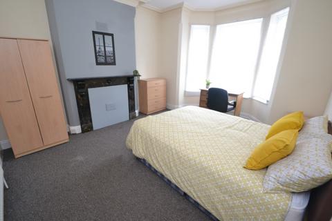6 bedroom semi-detached house to rent, Willoughby Avenue, Nottingham NG7