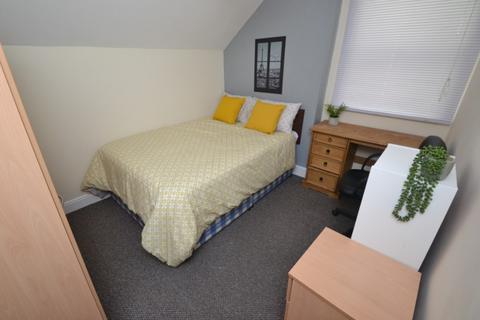 6 bedroom semi-detached house to rent, Willoughby Avenue, Nottingham NG7