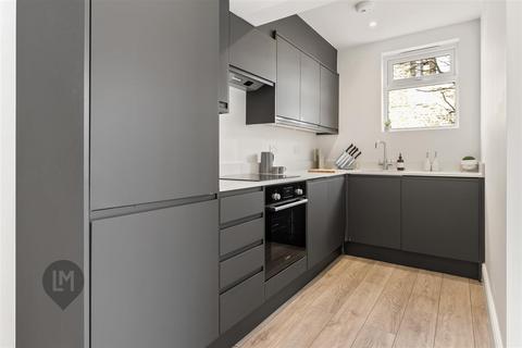 2 bedroom flat for sale, Revelstoke, London