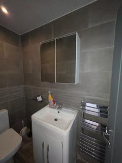 2 bedroom flat to rent, London, SW