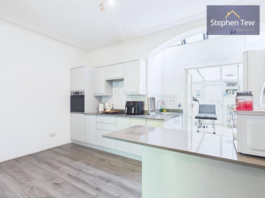Kitchen/Dining Area