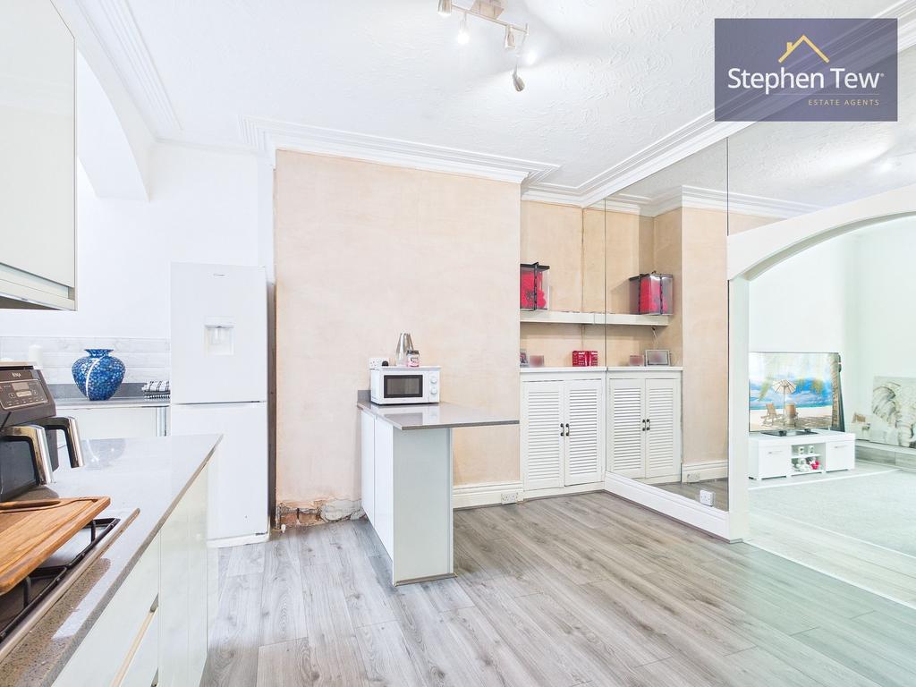 Kitchen/Dining Area