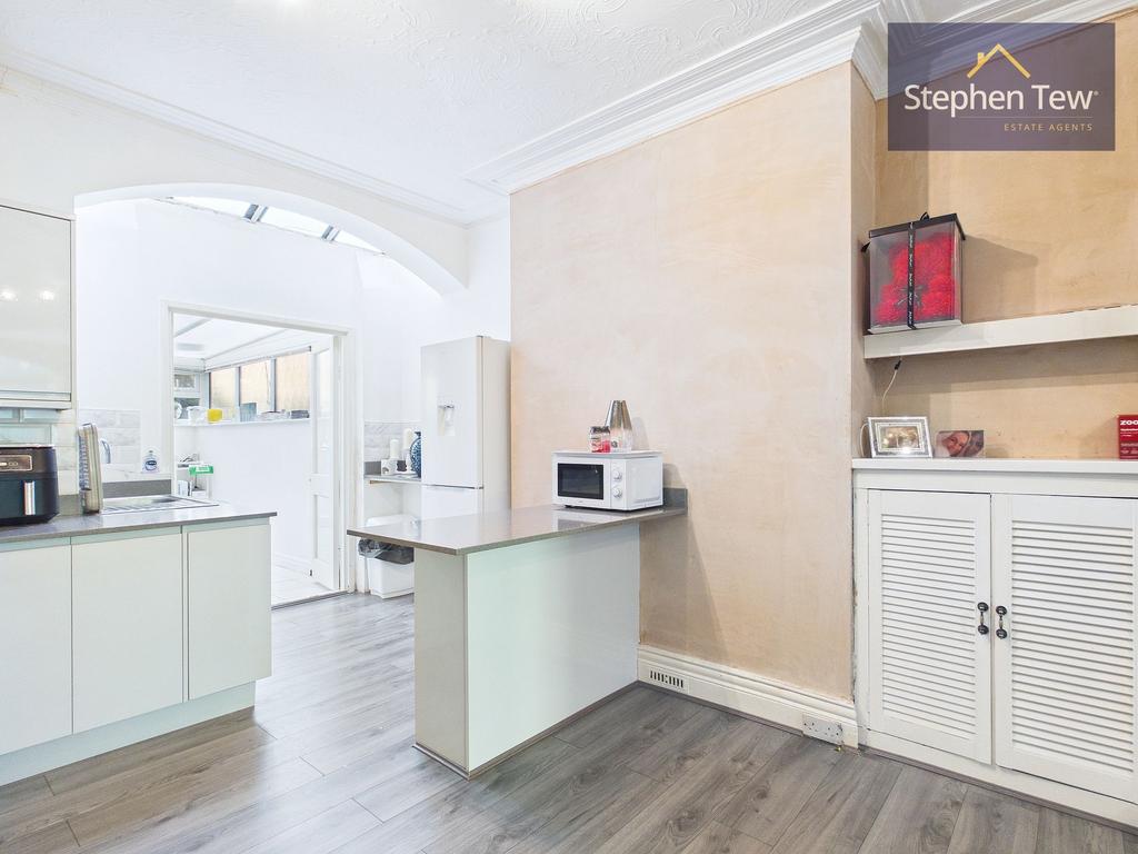 Kitchen/Dining Area