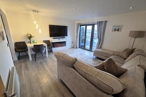 2 bedroom apartment for sale, St Stephens Court,, Marina, Swansea