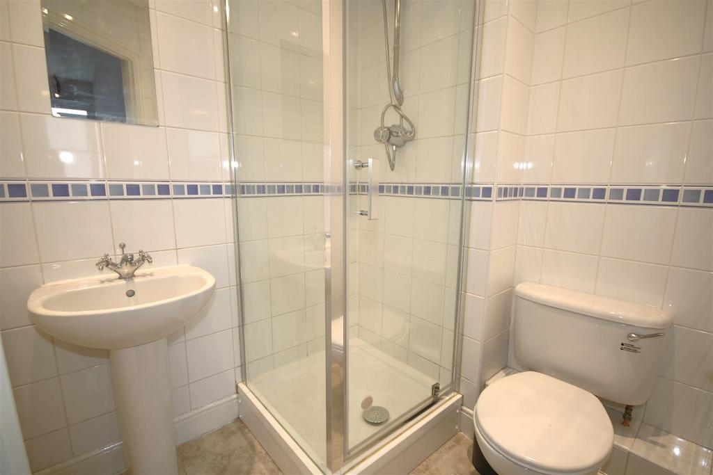 Bed 1 Ensuite.JPG