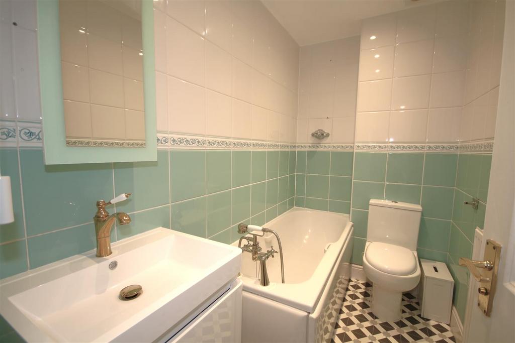 Family Bathroom.JPG