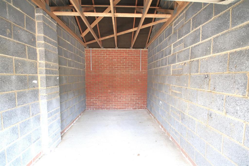 Garage B.JPG