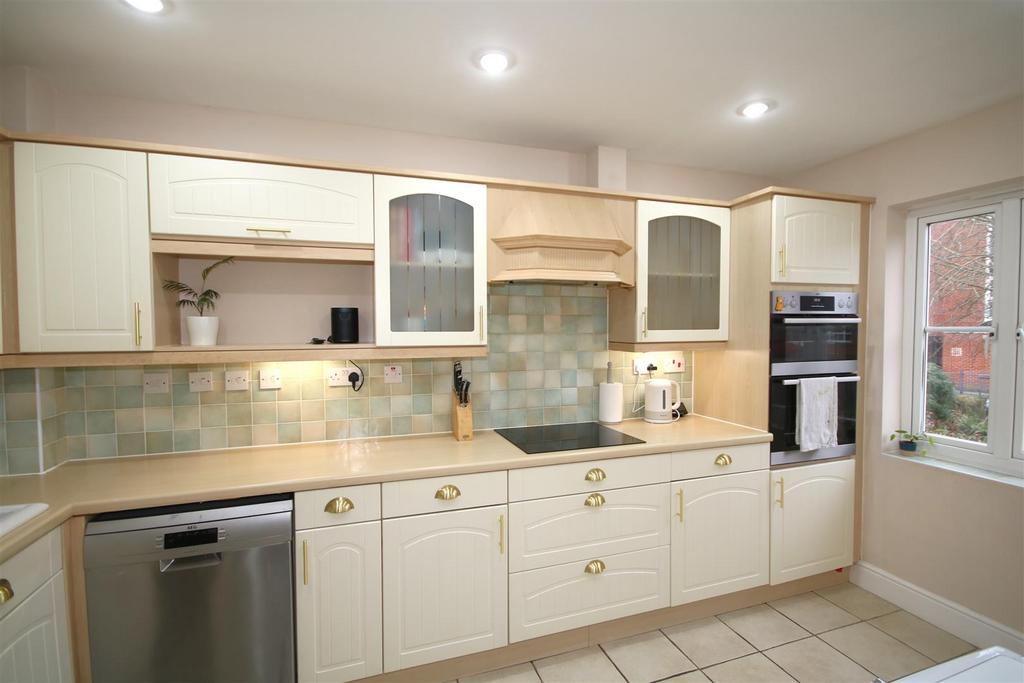 Kitchen a.JPG