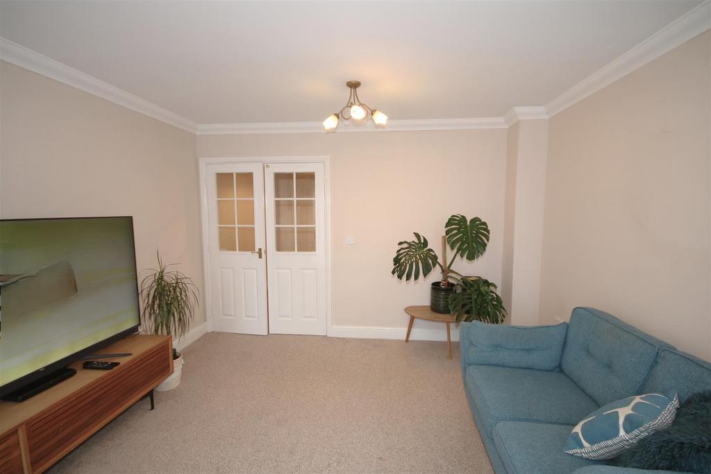 L;iving Room c.JPG