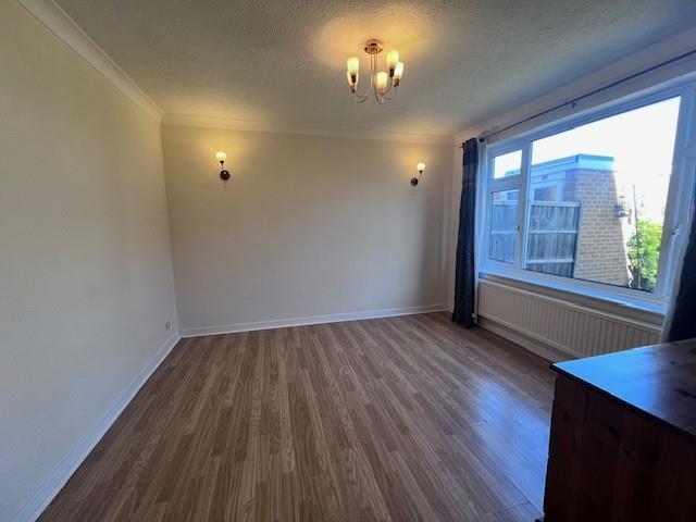 5 The Hollows dining room.jpg