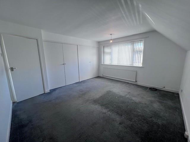 5 The Hollows bedroom 1.jpg