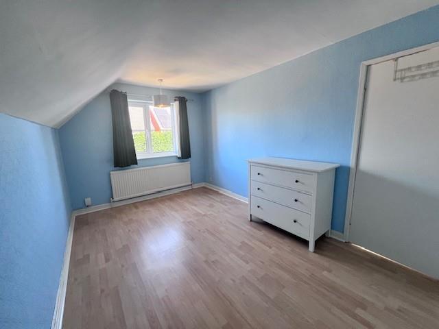 5 The Hollows bedroom 2.jpg