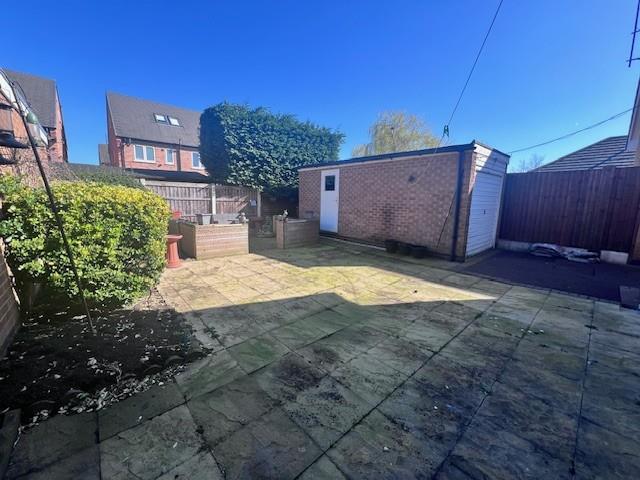 5 The Hollws rear garden.jpg