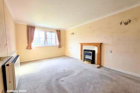 1 bedroom flat for sale, Woodmere Court, Avenue Road, London