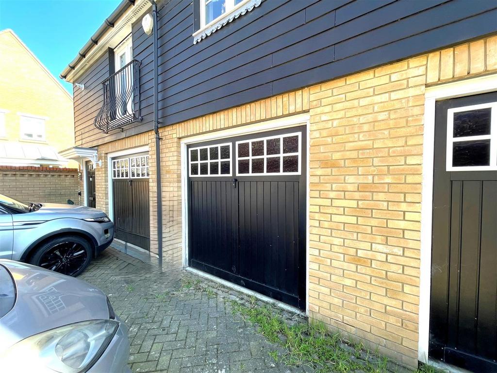 Garage Picture 7 Roding.jpg