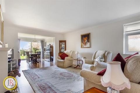 4 bedroom detached bungalow for sale, Chiltern Close, Goffs Oak
