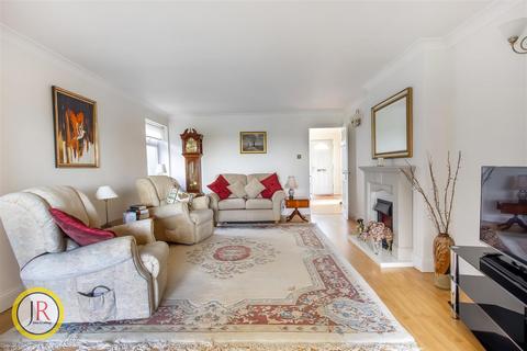 4 bedroom detached bungalow for sale, Chiltern Close, Goffs Oak