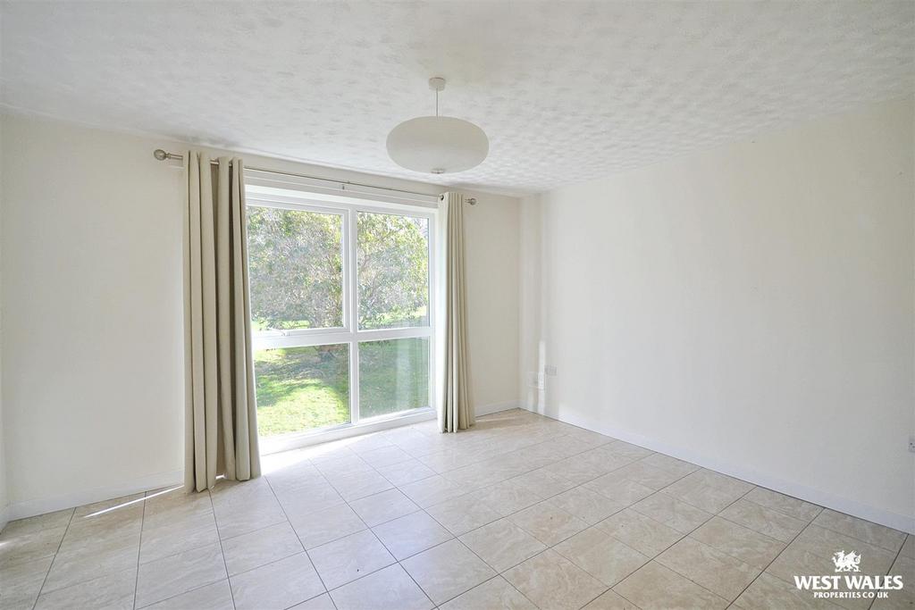 Living room/dining room