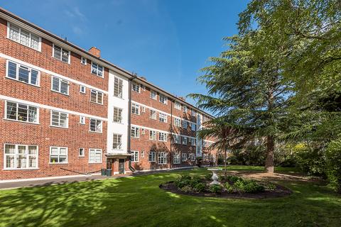 2 bedroom flat for sale, Sheen Court, Richmond, TW10