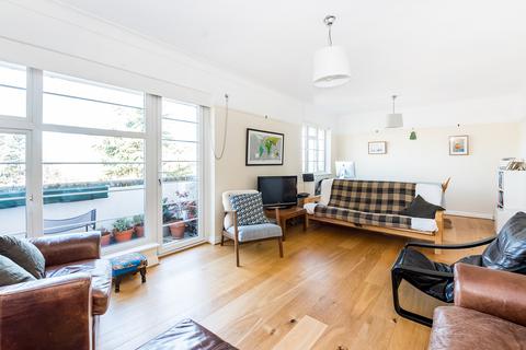2 bedroom flat for sale, Sheen Court, Richmond, TW10