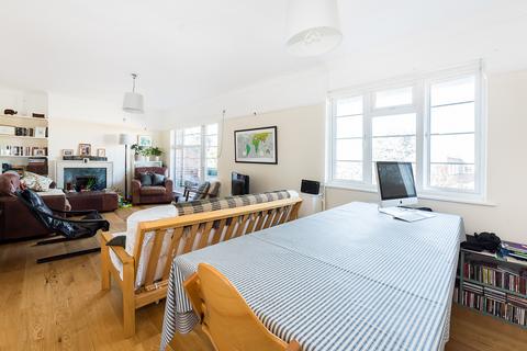 2 bedroom flat for sale, Sheen Court, Richmond, TW10