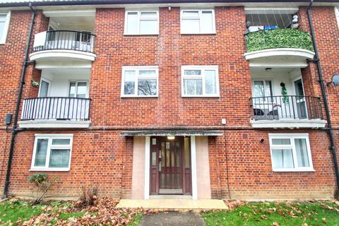 2 bedroom flat to rent, Croft Lodge Close, Woodford Green, IG8