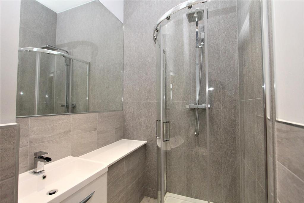 En-suite 2 .jpg