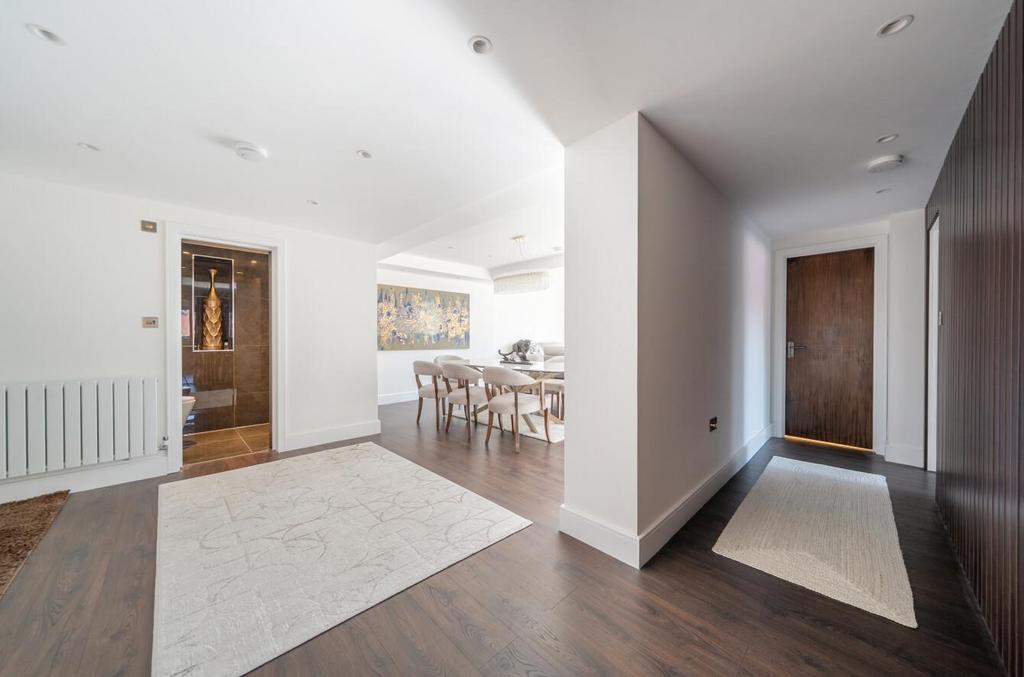 Davidson Frost-Wellings, DFW, Oak Lodge,  Hallway.
