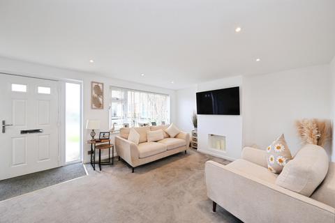 3 bedroom semi-detached house for sale, Cleeve Mount, LOUGHBOROUGH