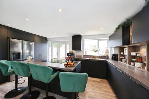 3 bedroom semi-detached house for sale, Cleeve Mount, LOUGHBOROUGH