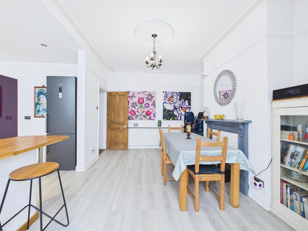 CAM05663 G0-PR0108-STILL042.jpg