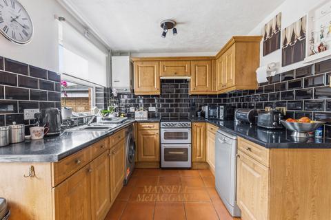 3 bedroom terraced house for sale, Pine Gardens, Horley RH6