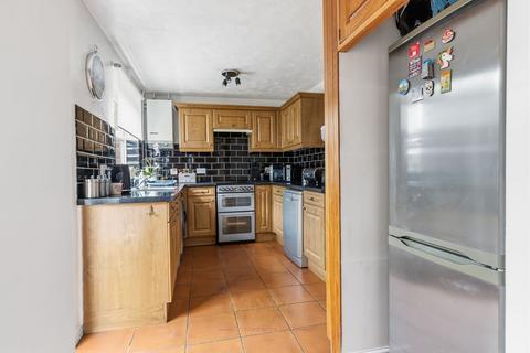 3 bedroom terraced house for sale, Pine Gardens, Horley RH6