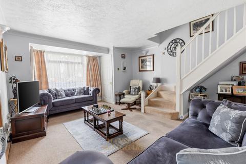 3 bedroom terraced house for sale, Pine Gardens, Horley RH6