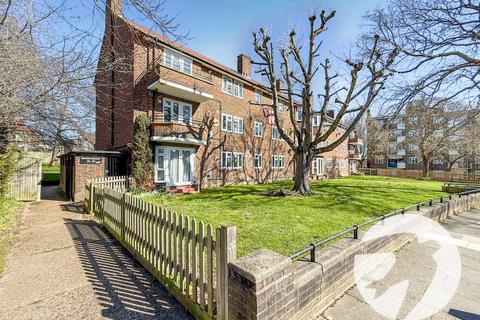 1 bedroom flat for sale, Restons Crescent, London, SE9
