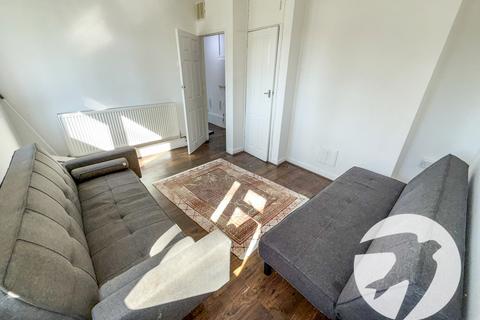 1 bedroom flat for sale, Restons Crescent, London, SE9