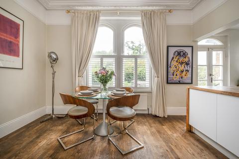 undefined, Kings Road, Richmond, TW10