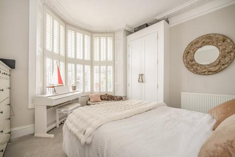 undefined, Kings Road, Richmond, TW10