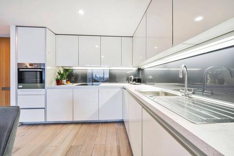 3 bedroom flat to rent, The Strata, Elephant and Castle, London, SE1