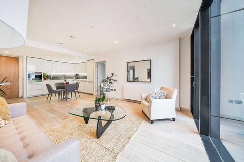 3 bedroom flat to rent, The Strata, Elephant and Castle, London, SE1