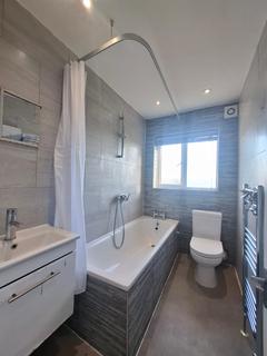 2 bedroom flat to rent, Headstone Drive, Harrow HA1