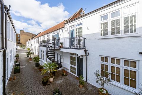1 bedroom flat for sale, Anchor Mews, London, SW12