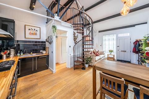 1 bedroom flat for sale, Anchor Mews, London, SW12