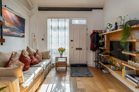 1 bedroom flat for sale, Anchor Mews, London, SW12