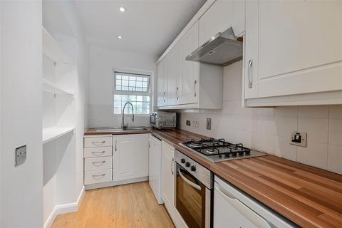 3 bedroom bungalow for sale, Weston Lea, West Horsley